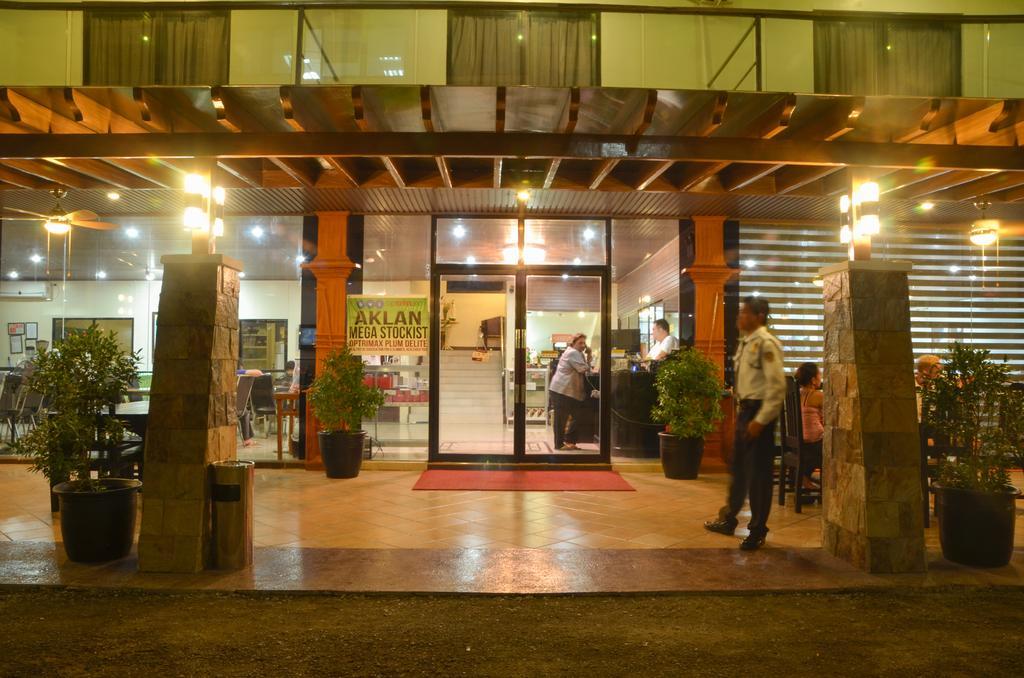 The Premiere Business Hotel Kalibo Exteriör bild